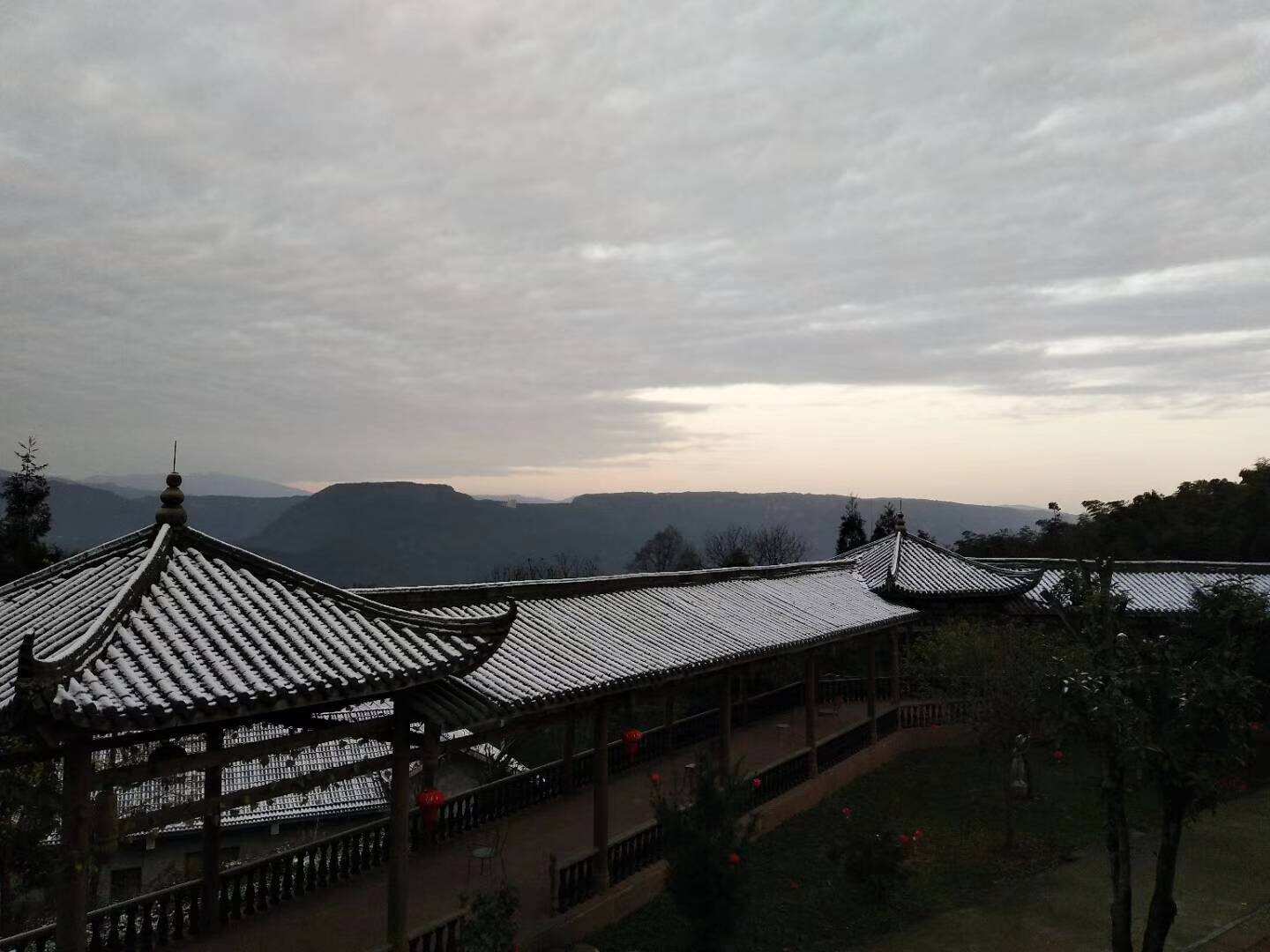 侯家山寨高山居农家乐